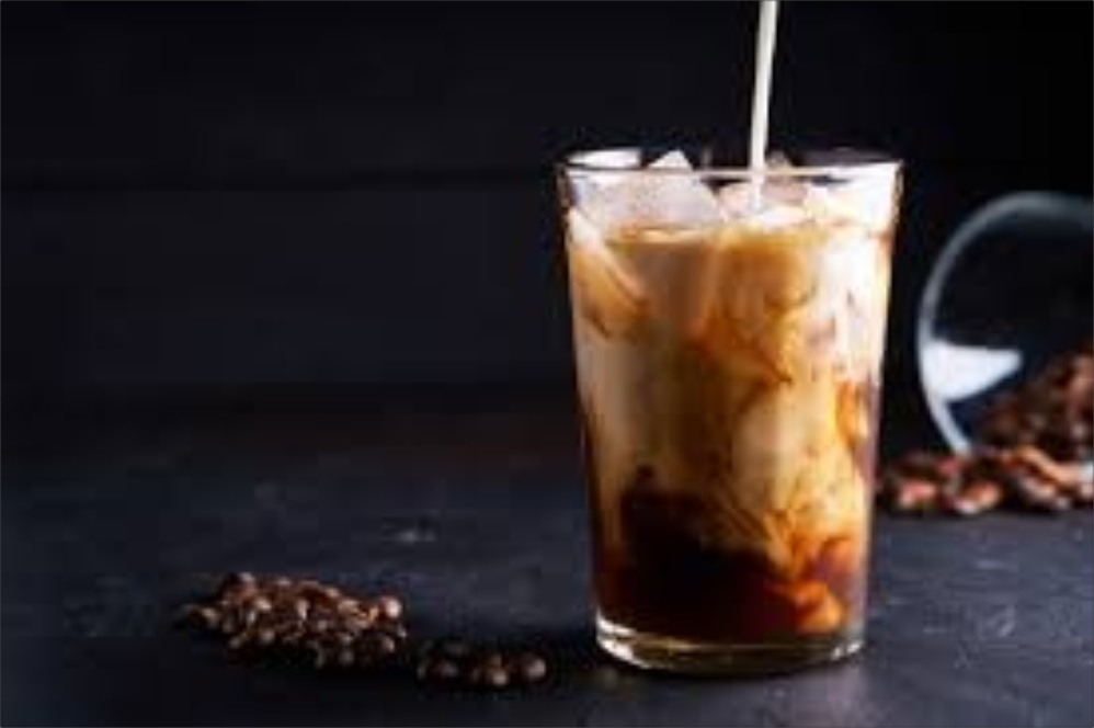  Con pocos ingredientes aprende a preparar un café helado al mejor estilo de tu cafetería favorita con menos de mitad de calorías
